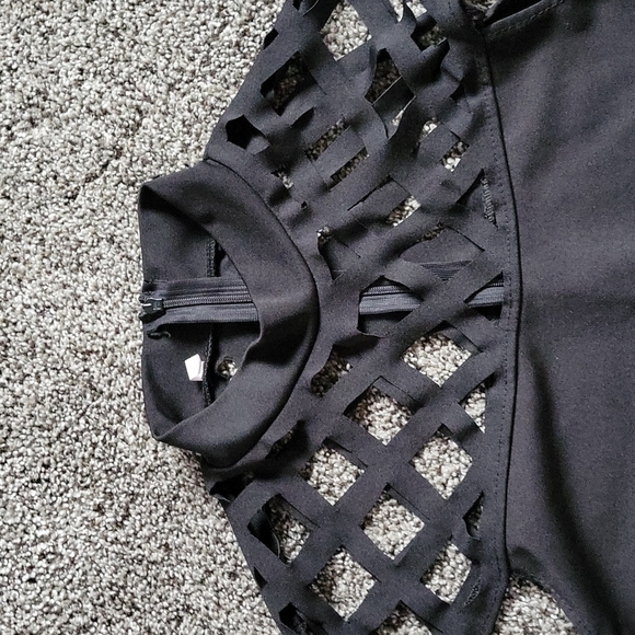 Cutout jumpsuit - Picture 2 of 3